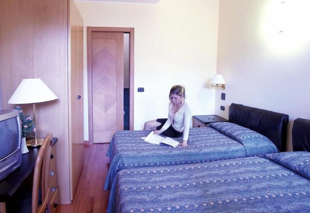 Hotel Valganna Milano Esterno foto
