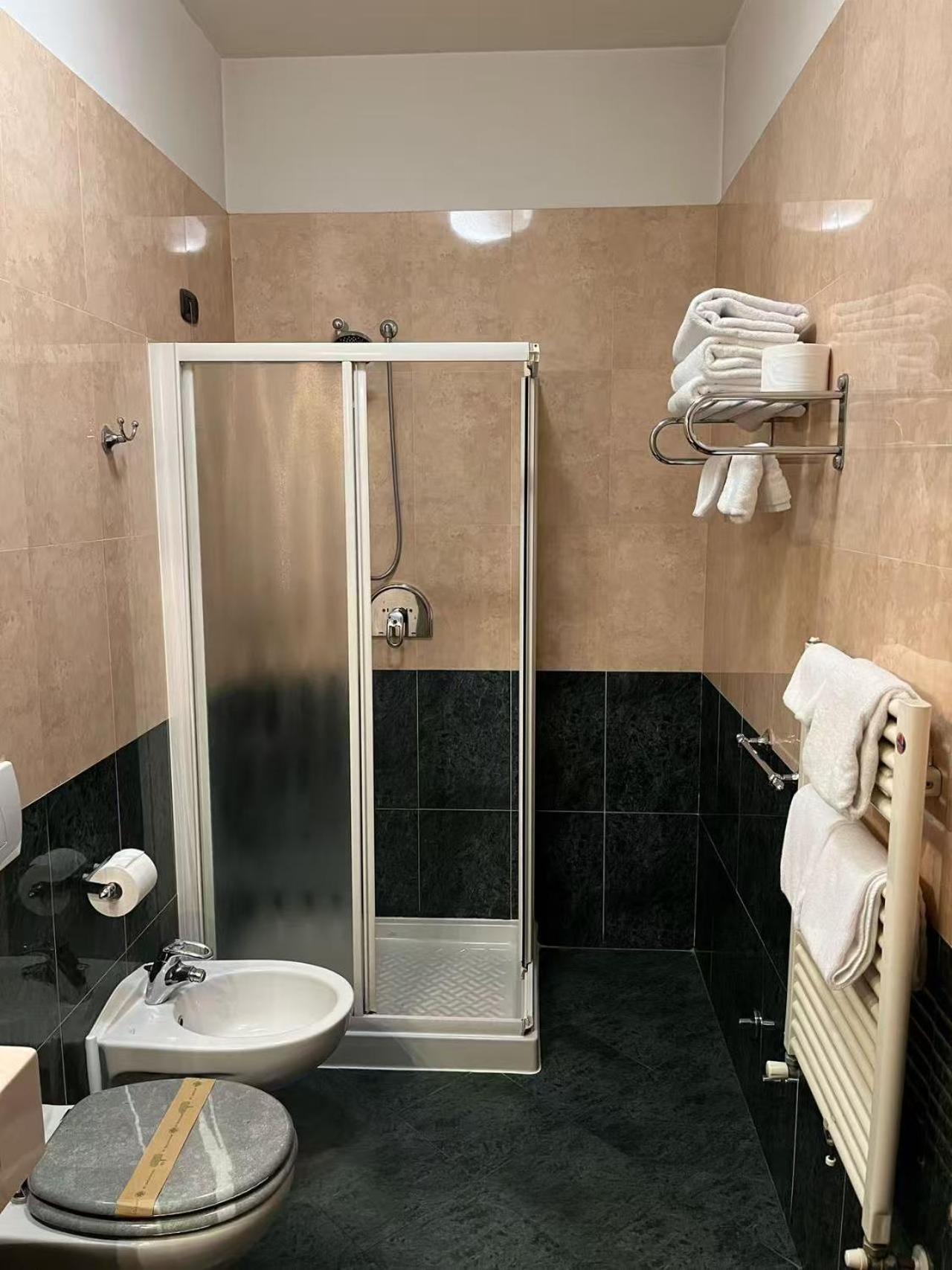 Hotel Valganna Milano Esterno foto