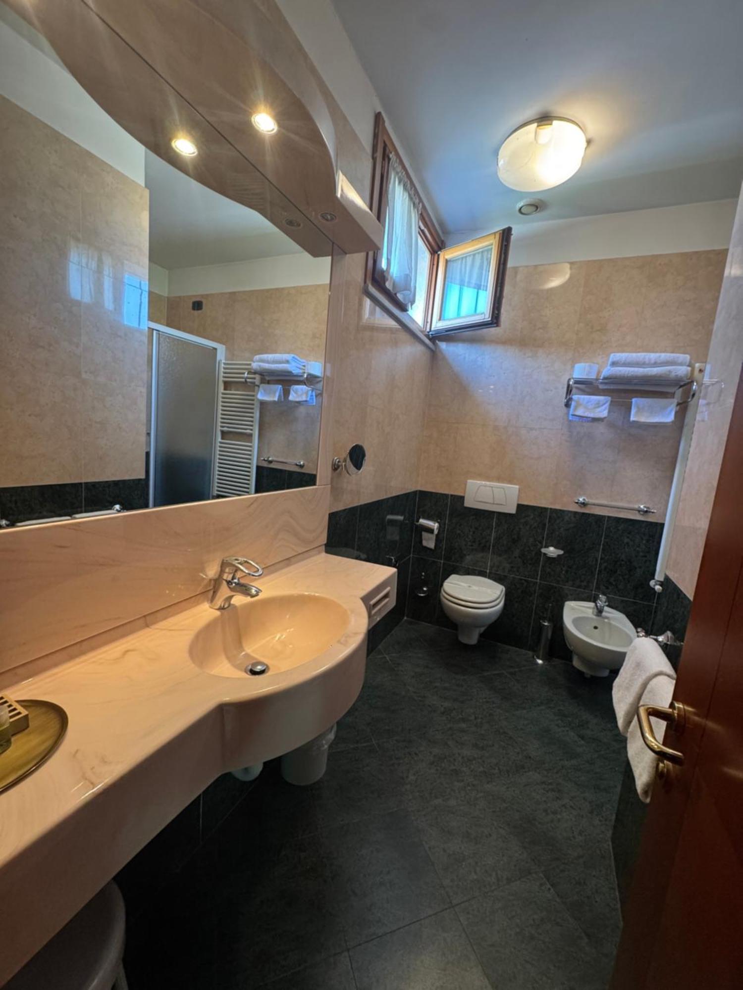 Hotel Valganna Milano Esterno foto