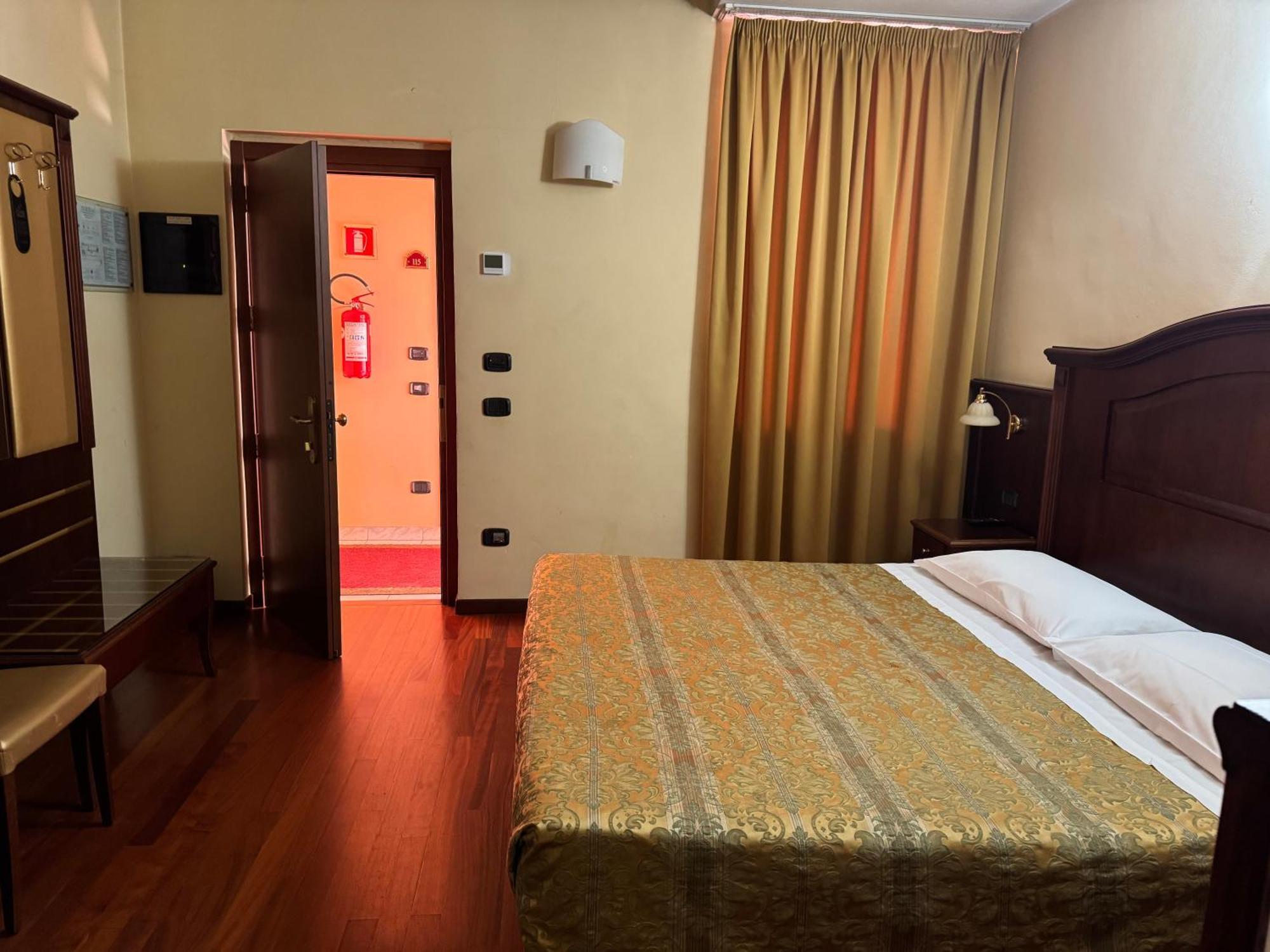 Hotel Valganna Milano Esterno foto